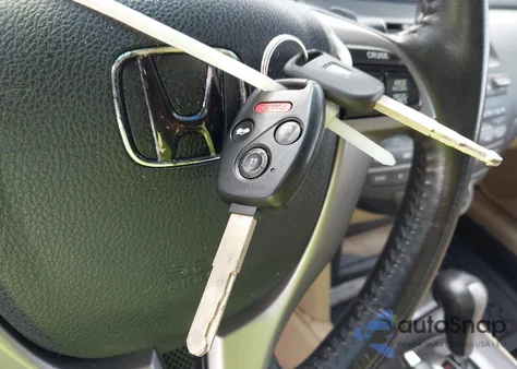 2012 Honda Accord 3.5 Ex-L из США, поврежденный, VIN 1HGCS2B81CA009568